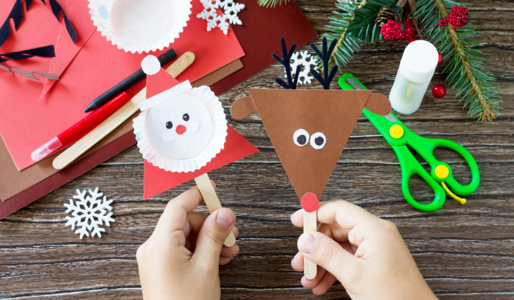 Christmas craft for kids : Kid doing craft activity