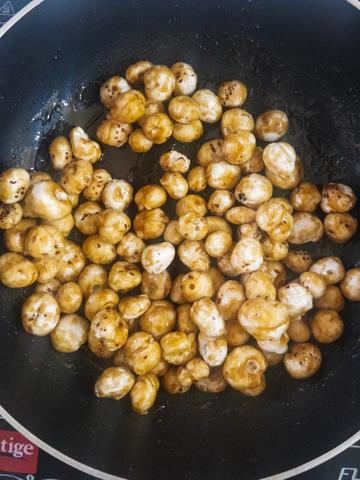 Makhanas coated with Jaggery