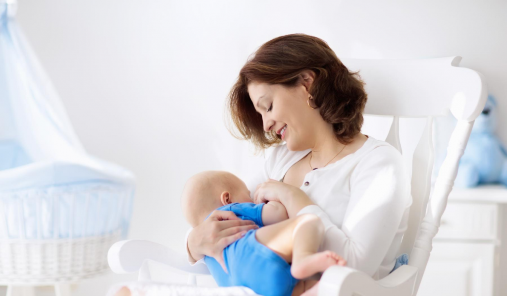 11 Myths And Facts About Breastfeeding. A mother feeding her baby.