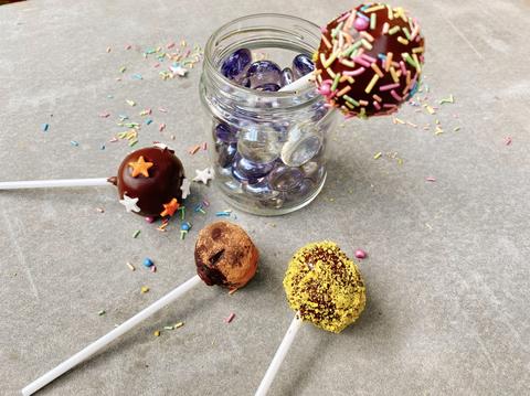 Garnish the cake pops